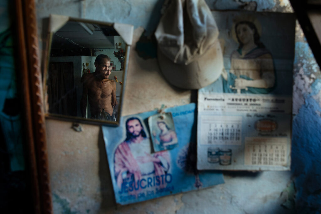 Fine art elder portrait by Oded Wagenstein in cuba