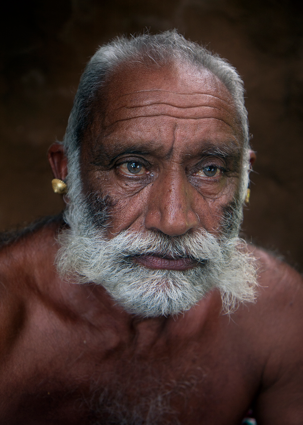 Emotional portrait of old age by photographer Oded Wagenstein.