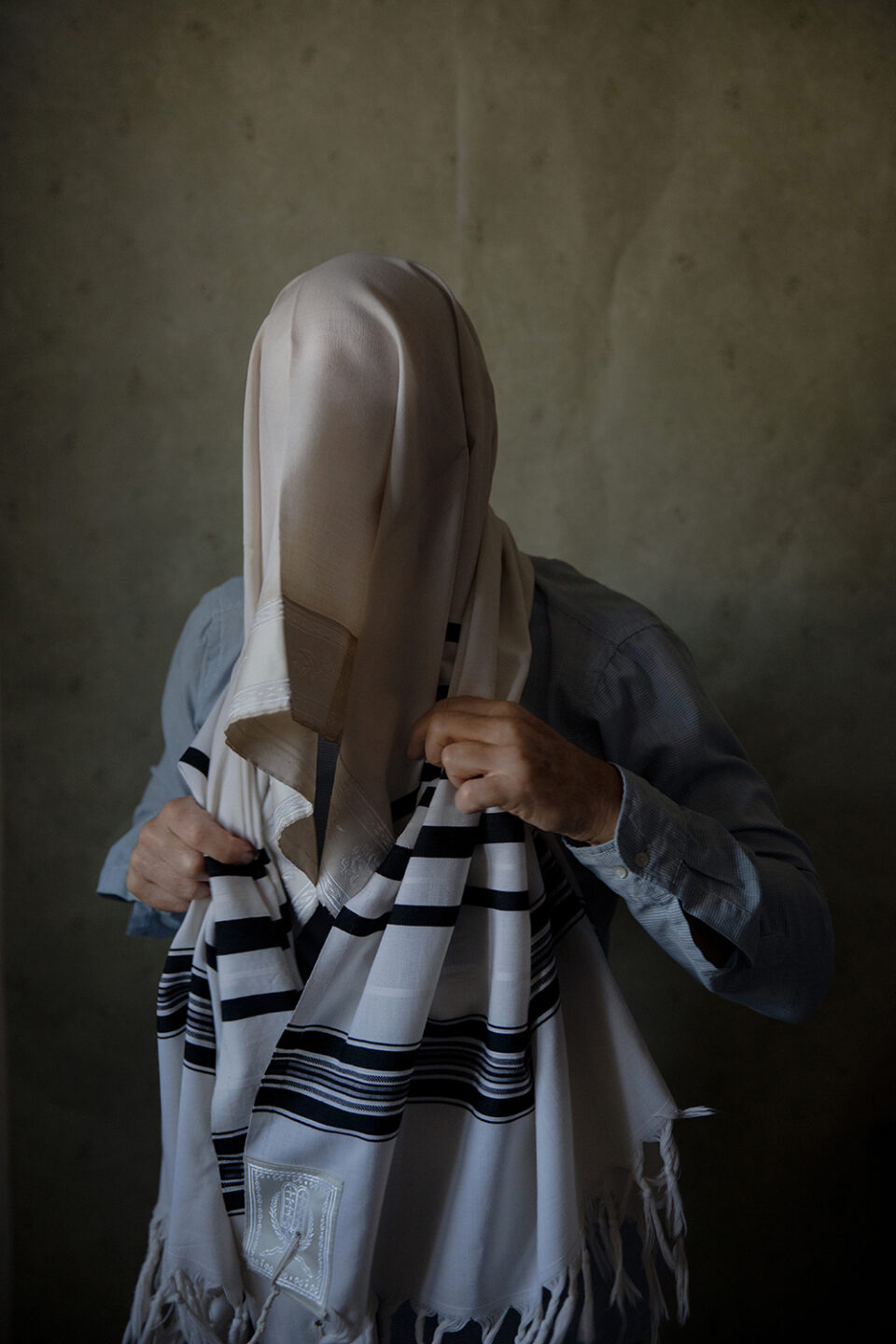 Portrait of an older person in Israel, photographed by Oded Wagenstein.